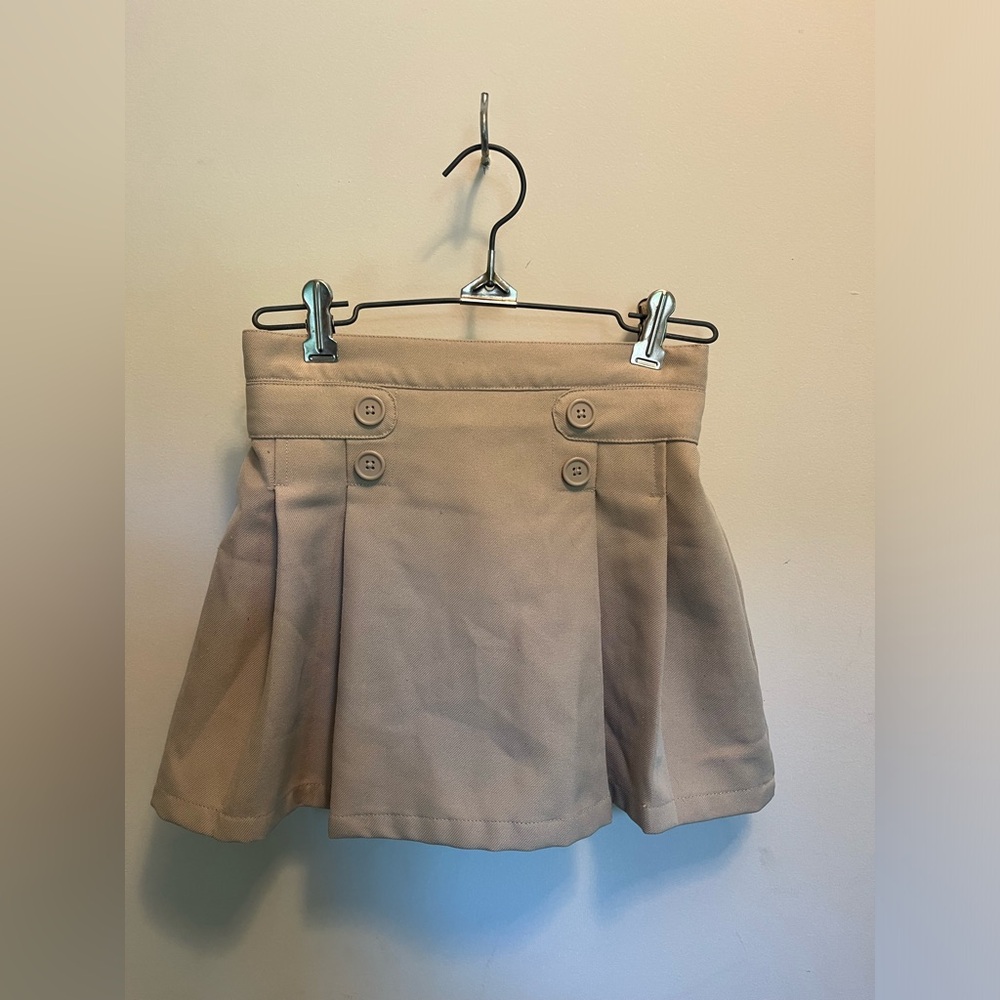 Dockers, girls youth khaki skirt with buttons.